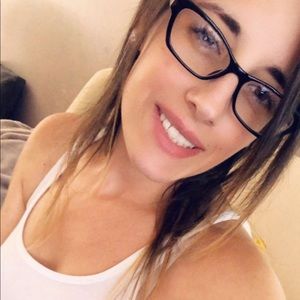 Meet your Posher, Shawynee